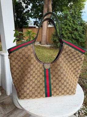 💚❤️Trend bag❤️💚 Beige Logo Tote with Green and Red Stripe
